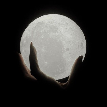 Lunares Omen